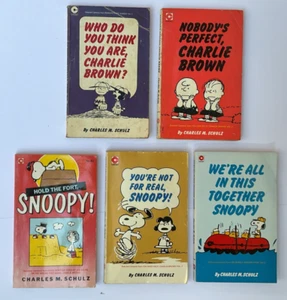 Snoopy Charlie Brown Coronet Books Charles M Schultz Nos 4, 14, 30, 69, 81 - Picture 1 of 3
