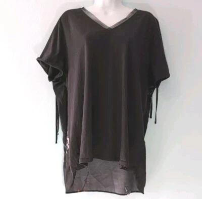 Ava & Viv Top Floral Espalda Para Mujer 1X Cuello de Encaje Negro Manga Corta Asimétrico  Foto 1 de 4