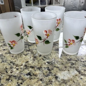 Hazel Atlas Milchglas Hartriegelmuster - 5 Stück - Bild 1 von 6