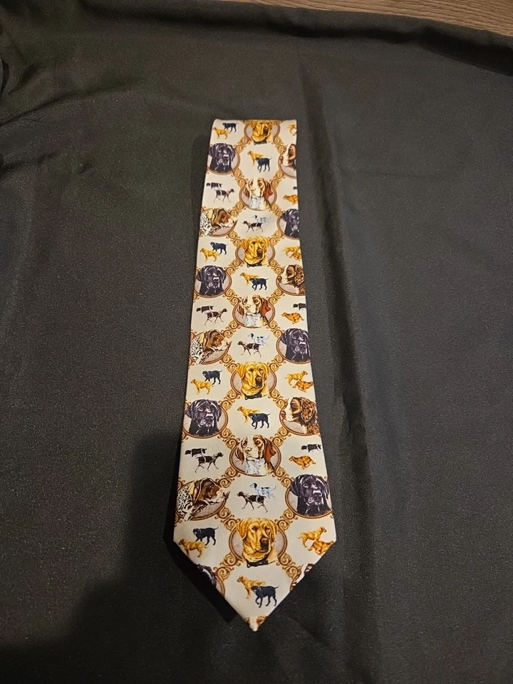 Eagle Men's Necktie Featuring Dogs, Golden Retriever,  Black Labrador..100% Silk - Image 1 of 4