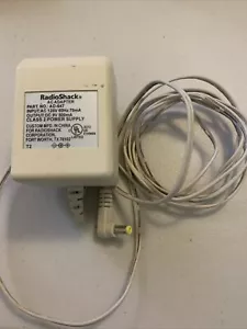 NUOVO Adattatore CA RadioShack Modello AD-647 9V DC 500mA Adattatore CA 4,75x1,70mm Cent - Foto 1 di 2