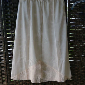 VTG MONTGOMERY WARDS PEACH NYLON HALF SLIP LACE SZ M - Picture 1 of 6