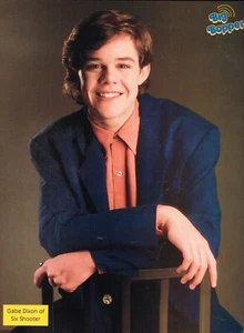 RARO mini poster pinup rivista adolescente 11" x 8" Gabe Dixon - Christopher Slater - Foto 1 di 2