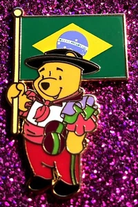 DISNEY CATALOG 2003 RARE WINNIE THE POOH AROUND THE WORLD BRAZILIAN FLAG PIN - Bild 1 von 2