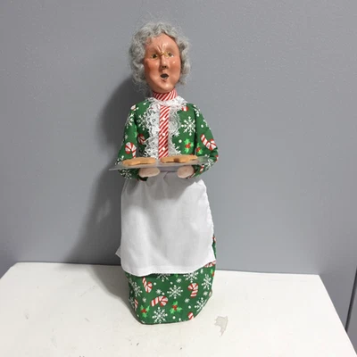 Byers Choice Caroler Woman With Tray Of Gingerbread Cookies - Image 1 of 4