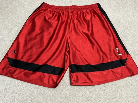 Cincinnati Bearcats Shorts Nike Michael Jordan Men’s XL Red Basketball Cover