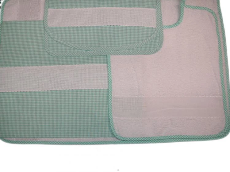 SET ASILO 4 PEZZI "QUADRETTI" DA RICAMARE PERSONALIZZABILE - Immagine 1 di 1