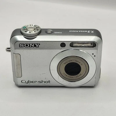 Sony Cyber-shot DSC-S650 7.2MP Digital Camera - Silver - Image 1 of 4