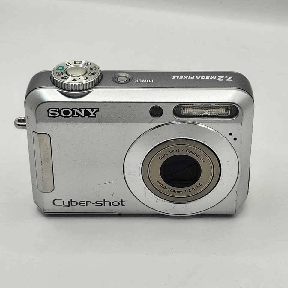 Sony Cyber-shot DSC-S650 7.2MP Digital Camera - Silver - Image 1 of 4