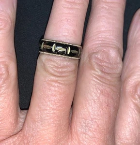 Vintage 18K HGE Gold Electroplated Band Black Enamel Sz 7 Stamped Hge7 - Picture 1 of 5