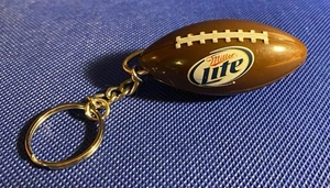 Llavero abridor botellas de fútbol americano cerveza MILLER LITE promocional nuevo stock antiguo - Imagen 1 de 2