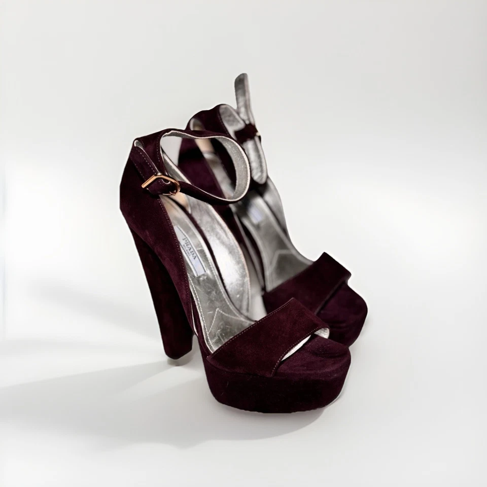 Bomba de gamuza Prada Foto 1 de 4