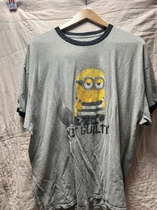 T-shirt Minion 2XL Universal Studios Prisonnier "Non coupable" boule et chaîne - Photo 1/4