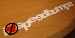 I Love Hate Speedbumps Adesivo Abbassato Rivestito - Foto 1 di 1