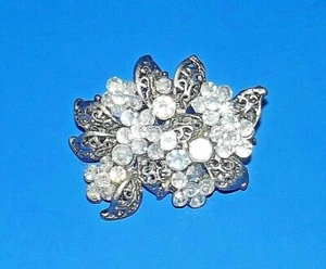 Vintage Gold Tone Brooch - Flower Bouquet - Rhinestones and Filigree Leaves - Picture 1 of 2