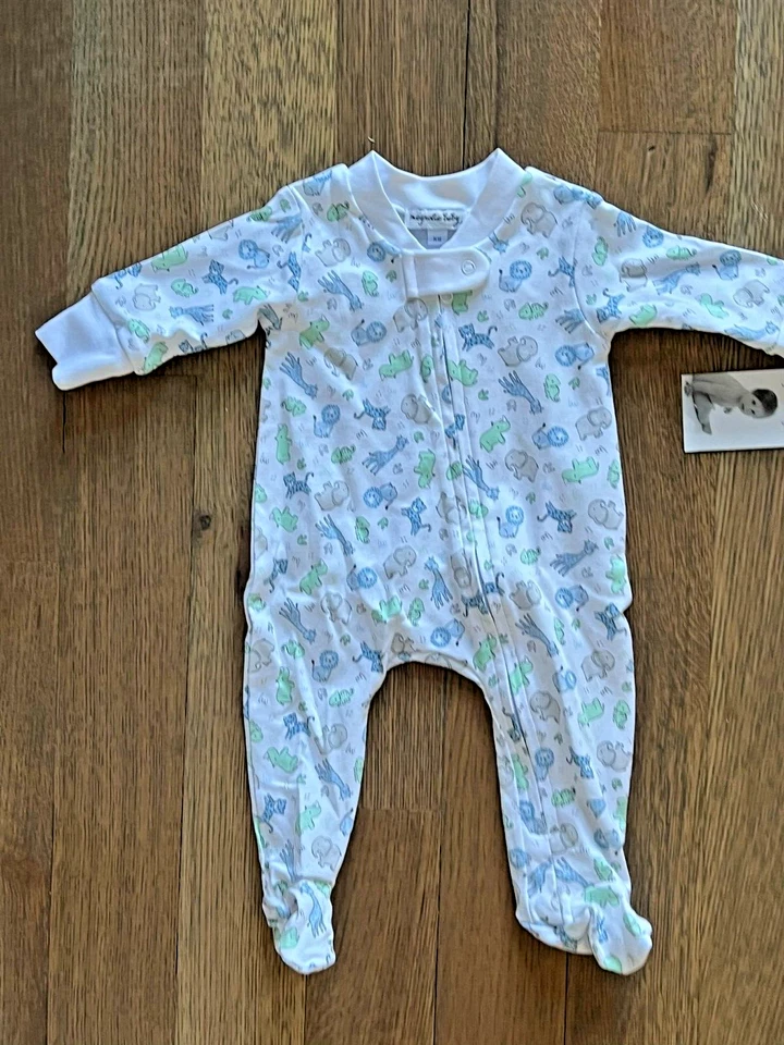 Magnolia Bebé Niño Nuevo con Etiquetas Recién Nacido Pequeño Safari Animal Estampado Cremallera Footie Foto 1 de 1