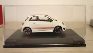 Modellino AUTO "500 ABARTH " BIANCO CON TETTO A SCACCHI ROSSO 1:43 da collezione - Foto 1 di 14