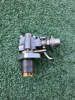 Bomba inyectora de combustible de motor de alta presión Lexus LS460 07-17 2310038100 OEM LS460L Foto 1 de 4