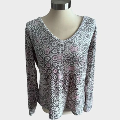 Женский большой пижамный топ Laura Ashley с серым узором из полиэстера и спандекса - Изображение 1 из 4