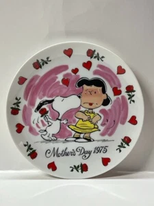 Vintage 1975 Mother's Day Snoopy Kissing Lucy Peanuts Ceramic Collector Plate - Picture 1 of 6