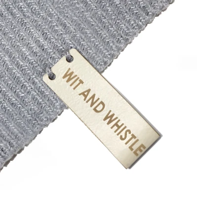 Personalisierter 80 mm x 15 mm Kunstleder 011 Kleideranhänger Etikett aufnähen Handarbeit von - Bild 1 von 4