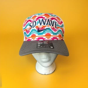 Nike San Diego Wave Strapback Truckermütze NWSL Sublimationsdruck Meshrücken NEU - Bild 1 von 14