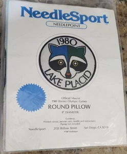 Lake Placid Juegos Olímpicos de Invierno Kit de Punta de Aguja 9x9 Almohada Needlesport Nuevo 1980 - Imagen 1 de 3