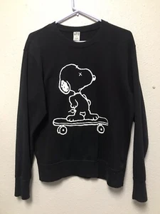 Kaws x Uniqlo x Peanuts Snoopy Skateboard Black T-Crewneck Sz S - Picture 1 of 3