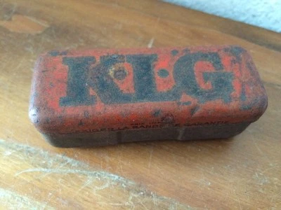  ANCIENNE BOITE EN METAL ORANGE MARQUE KLG POUR BOUGIE  - Photo 1/2