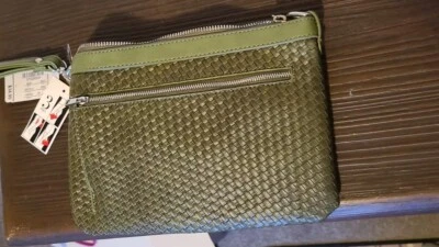 NUEVO CON ETIQUETAS Christopher and Banks Monedero/Muñequera de 3 vías Corte Láser - Verde  Foto 1 de 4