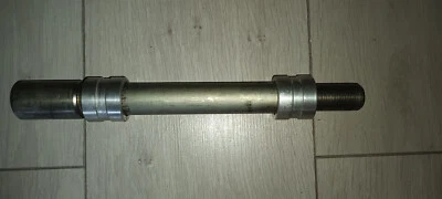 Triumph Speed тройной шпиндель переднего колеса, прокладки - P/N: T2000650, T2001422 - Изображение 1 из 4