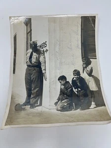 Vintage 1950s Photograph Staged Humorous Scene Troublesome Kids And Police - Picture 1 of 4