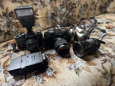 Old Cameras and Lens to go with them - Image 1 of 4