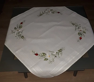 Mitteldecke, Sommerblumen, Handgestickt, 79 x 79 cm - Bild 1 von 2