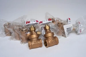 Lot of 7 NOS Toyo Red-White 1/2" 206A Gate Valves 200 WOG - Picture 1 of 3
