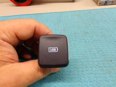 RAM 2500 3500 19 20 21 22 23 24 FRONTAL USB CARGA ENCHUFE PUERTO JACK Foto 1 de 4