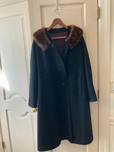 Beautiful Black Vintage 1950s Coat Fur Collar Medium Brynwood Halle Bros EUC - Picture 1 of 9