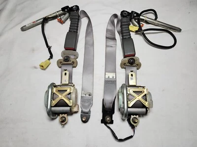 2005 - 2007 Nissan Armada Drivers & Passengers Front Seat Belts (OEM) Gray Foto 1 de 4