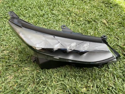 Toyota Mirai 2017 2018 2019 lado derecho del pasajero faros LED xenón OEM usados Foto 1 de 4