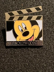 Letrero de acción de Hollywood Studios - Mickey Mouse - Prendedor misterioso - Imagen 1 de 2