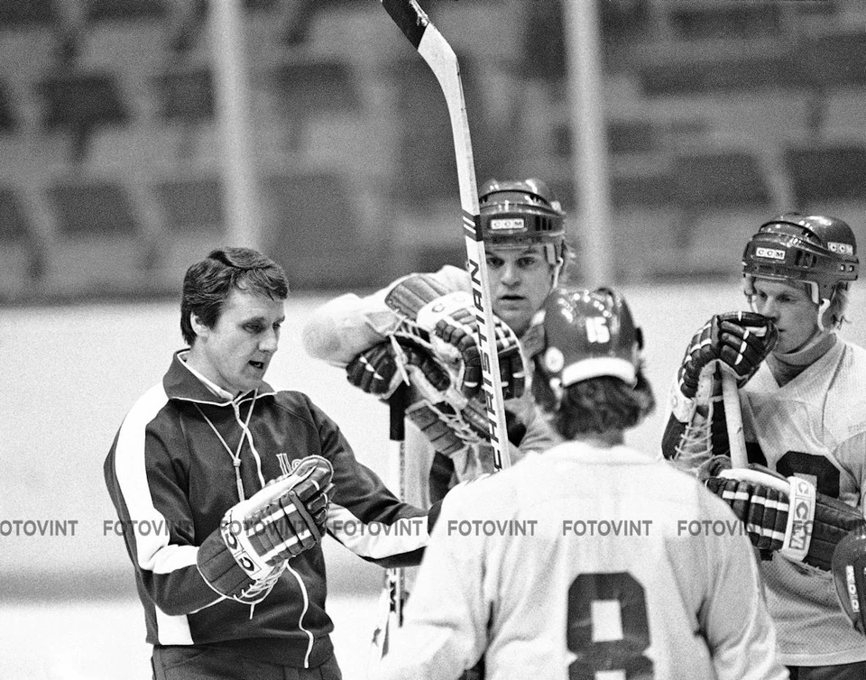 HERB BROOKS Photo Picture 1980 MIRACLE ON ICE LAKE PLACID OLYMPICS 8x10 11x14 - Image 1 of 1