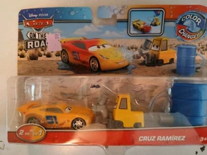 Disney Pixar Cars On The Road Color Changers Cruz Ramirez 1:64 Scale - Bild 1 von 1