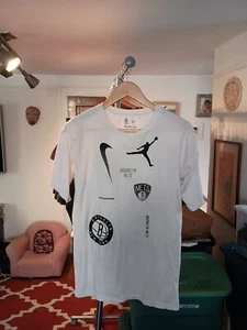 Brooklyn Nets Nike T-shirt Youth Size XL Fits Adult S Swoosh - Picture 1 of 3