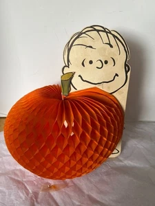 VTG Peanuts Hallmark Halloween Card The Great Pumpkin Charlie Brown Linus READ D - Picture 1 of 4