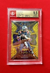 2021 Panini Select Phenomenon Mac Jones Prizm Gold 02 /10 Rookie Card BGS 9.5 - Bild 1 von 3
