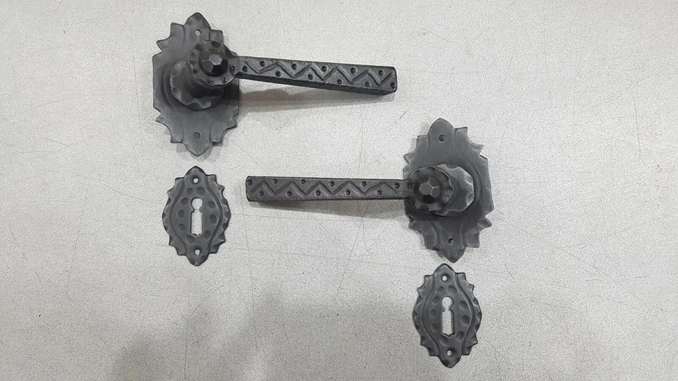 maniglia con rosetta in ferro battuto Galbusera serie 17 - Immagine 1 di 1