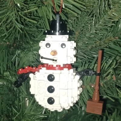 New Genuine LEGO Christmas Ornament Snowman with Instructions - Image 1 of 2