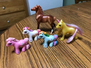 plastic ponies & horse & unicorn - Picture 1 of 4