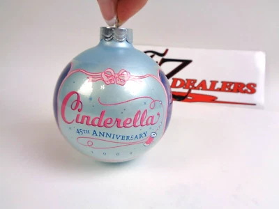 1995 Vintage Disney Cenicienta 45 Aniversario Redondo Vidrio Adorno de Navidad Foto 1 de 4