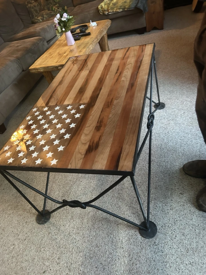 手工制作美国国旗桌 — 第 1/4 张图片